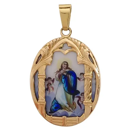 Hänge "Sancta Maria Mater Dei Ora Pro Nobis", 14K guld, tryck på porslinsplatta, längd inkl. ögla 37 mm, bredd 21,5 mm, små märken/intryckningar på kantrand  Vikt: 5,2 g