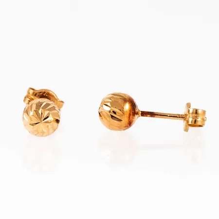 Örhängen i 18K guld: Facetterade kulor Ø 5 mm. Vikt: 0,6g.