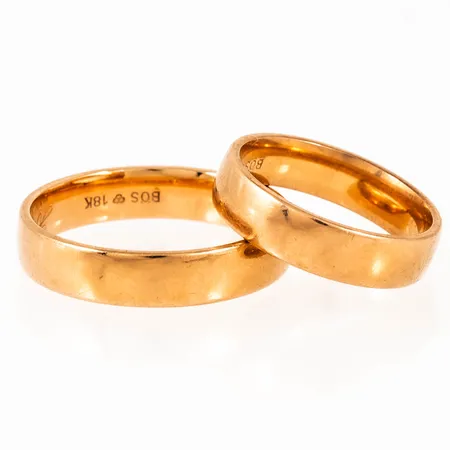 Graverat guld i 18K. Vikt: 12,7g.