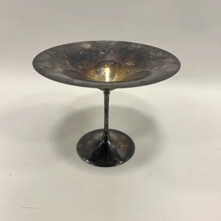 Skål på fot, Ø 19,5cm, höjd 16,5cm, repor/slitage, GAB Nysilver/Alpacka Vikt: 0 g