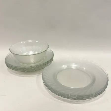 Servisdelar, Arcoroc, ur serien Clearbrook Swirl, 1 Skål, Ø17,5cm, höjd 7cm, 5 tallrikar, Ø24,5cm, 5 djupa tallrikar, Ø22,5cm, glas, bruksmärken. Skickas med paket.