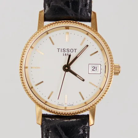 Damur Tissot Ø ca 24mm, quartz, behov av batteribyte, datum, gravyr, läderband, 18K. Bruttovikt inklusive bandet 17,2g