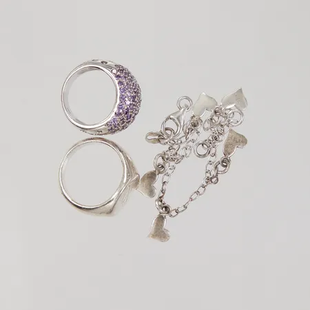 Två ringar stenar saknas, gravyr, 1 armband, av, silver Vikt: 22,3 g