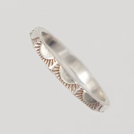 Ring, mönsterdekor, stl 16½, bredd 2,1mm, Silver 925/1000  Vikt: 1,3 g