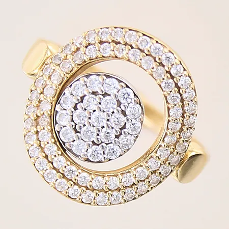 Ring med vita stenar, stl 18¼, bredd 2-17,5mm, 14K Vikt: 3,5 g