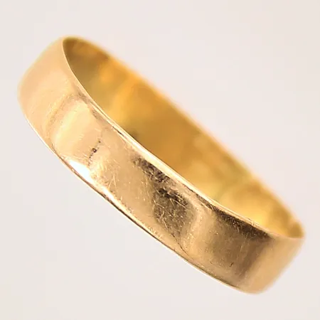 Ring, slät, stl18¼, bredd 4mm, skev, bucklig, 21K Vikt: 1,8 g
