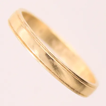 Ring, stl 18½, bredd 3mm, gravyr, 18K Vikt: 2,6 g