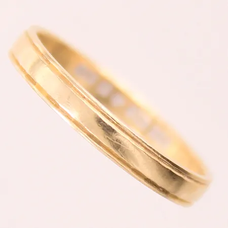 Ring, stl 18½, bredd 3mm, gravyr, 18K Vikt: 2,5 g