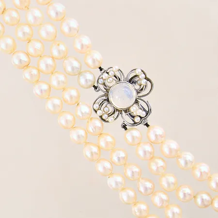 Pärlcollier tvåradigt med odlade saltvattenspärlor, Ø6,4-7,2mm, längd ca 38cm, lås 18K vitguld med odlade pärlor samt sten, en pärla saknas Vikt: 0 g
