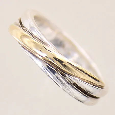 Ring, stl: 17¼, bredd: 4,4mm, GHA, silver 925/1000 Vikt: 4,8 g