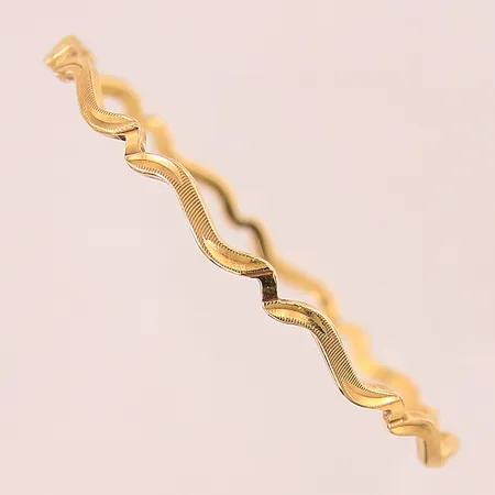 Armring med dekor, Ø65mm, bredd 2,4mm, 21K Vikt: 15,1 g