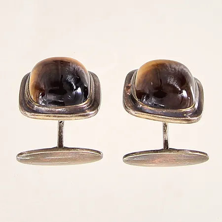 Ett par manschettknappar med tigeröga, Ø18,5mm, silver 830/1000 Vikt: 21 g