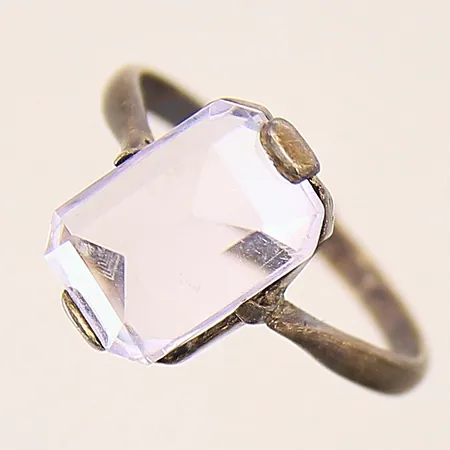 Ring med rosta sten, stl: 17, bredd: 2-13,5mm, silver 830/1000 Vikt: 2,4 g