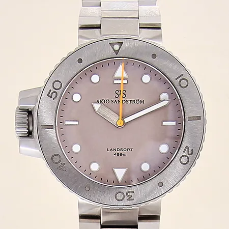 Herrur Sjöö Sandström Landsort D1, stål, tungsten, automatisk, serie-nr: 048, Ø44mm, safirglas, garantikort från Maj 2015, manual, extra gummiband, 2 extra länkbitar, något repigt viklås, box, ytterkartong. 