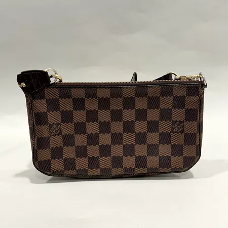 Väska, Louis Vuitton Pochette Damier Ebene canvas, guldfärgade beslag,  mått: 22,5 x 13,5 x 4 cm, datumkod: CA4114, åldersbetingat slitage, färgbortfall på guldbeslag, något smutsig invändigt, smärre slitage på läderband, inga tillbehör. 