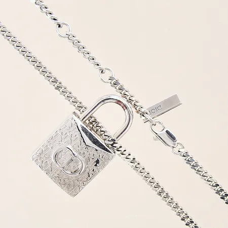 Collier, Dior Obliquie Padlock Pendant Necklace, längd: 62-66cm, bredd: 3,4-19,7mm, vitmetall, dustbag, certifikat, box. 