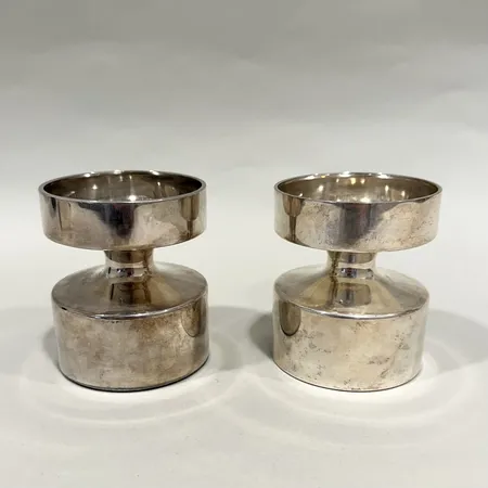 Ljusstakar, höjd: ca 8cm, bredd: 7cm, fylld fot, Löfman, MGAB, silver 830/1000 bruttovikt: 569,9g. 