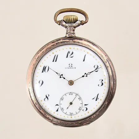 Fickur Omega, Ø51,3mm, manuell, boettnummer: 5873824, verknummer: 5030652, innerboett i silver, liten sekundvisare, silver 800/1000 bruttovikt: 92,1g. 