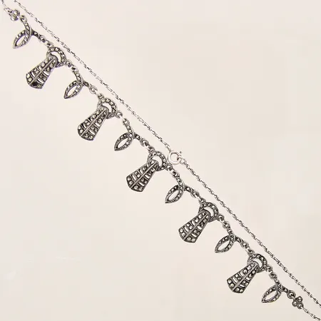 Collier med markasiter, längd: 39cm, bredd: 1-19,6mm, en sten saknas, silver 830/1000 Vikt: 15,4 g