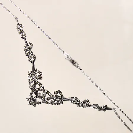 Collier med markasiter, längd: 37cm, bredd: 1,6-21,4mm, silver 830/1000 Vikt: 16 g