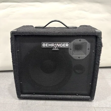 Keyboardförstärkare Behringer, modell: K900FX, serie-nr: S0703370381, 90 Watt PA System, mått ca 43x50x25, ej funktionstestad, bruksslitage, inga tillbehör  Specialfrakt, kontakta pantbankskontoret för mer information.