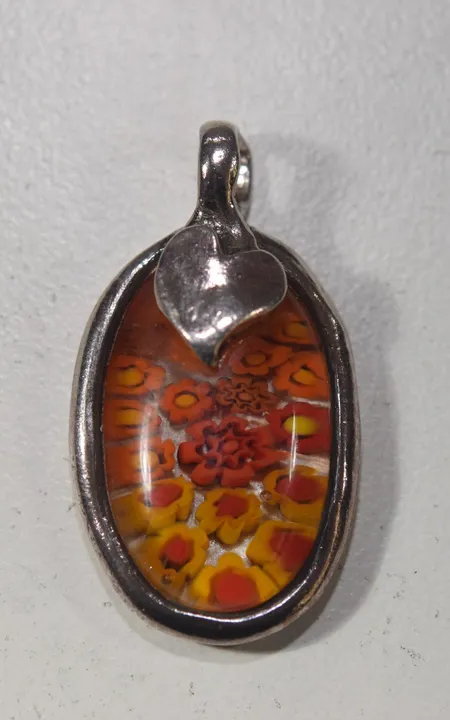 Handgjord hänge /glas,längd  3,8 x 2 cm , silver Vikt: 9,8 g
