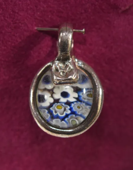 Handgjord hänge /glas, 2,5 x 1,7 cm , silver Vikt: 4,7 g