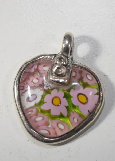 Handgjord hänge /glas , 3,5 x 2,9 cm silver Vikt: 11,1 g