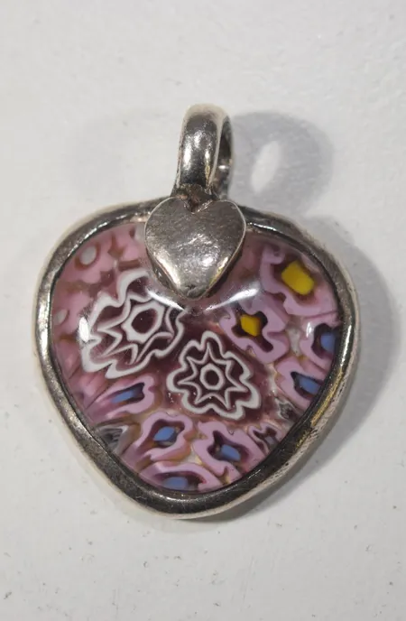 Handgjord hänge / glas, 3,5 x 2,8 cm , silver Vikt: 12,1 g