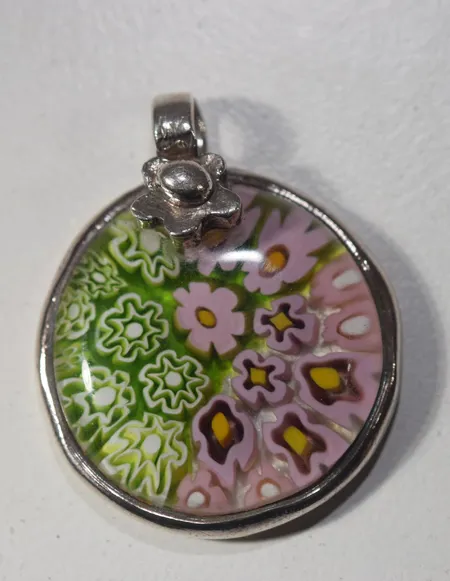 Handgjord hänge  /glas , längd  3,2 x 3 cm ,silver Vikt: 13,4 g
