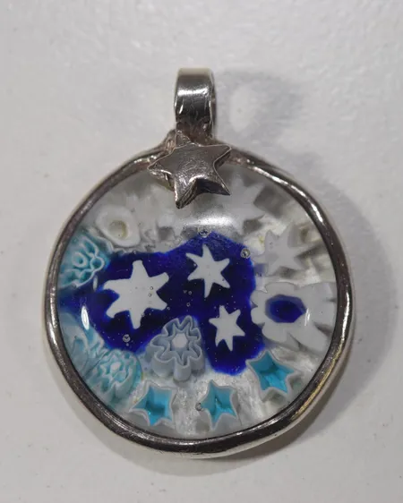 Handgjord hänge /glas, 3,2 x 3 cm ,silver Vikt: 13,4 g