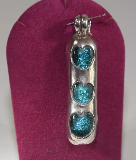 Handgjord hänge /glas, 5,9 x 1,4 cm ,silver Vikt: 18,2 g