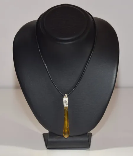 Handgjord hänge glas/silver/skinn  Vikt: 0 g