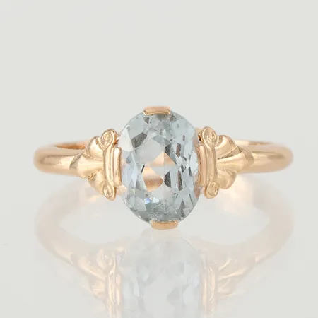 Ring med syntetisk spinell, storlek 18 ½ mm, bredd 2.2-10.7 mm, Karlstads G- Affär Andersson & A , 18k. Vikt: 5,1 g