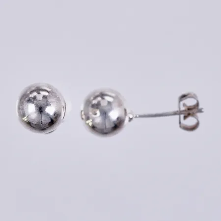 Ett par örhängen Ø 7mm, silver Vikt: 4,5 g