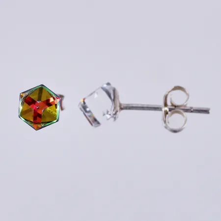 Ett par örhängen med färgade stenar, längd: ca 1,5cm, silver, 925/1000 Vikt: 0,6 g