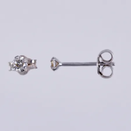 Ett par örhängen med vita stenar, Ø ca 3mm, 925/1000, silver Vikt: 0,4 g
