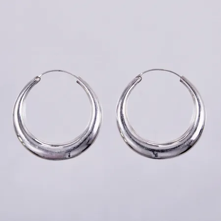 Ett par örhängen, längd ca 5cm, bredd ca 1-7mm, 925/1000 silver Vikt: 13,7 g