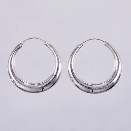 Ett par örhängen, längd ca 5cm, bredd ca 1-7mm, 925/1000 silver Vikt: 13,1 g