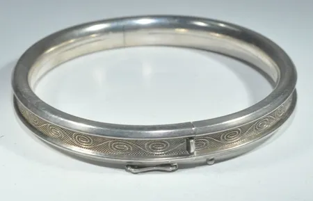 Armring , O 61 x 54 mm , breed  8 mm, silver 830/1000 Vikt: 21 g