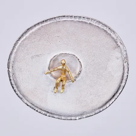 Hänge/brosch, Ø 33 x 38mm, 925/1000 silver och 18K  Vikt: 12,4 g