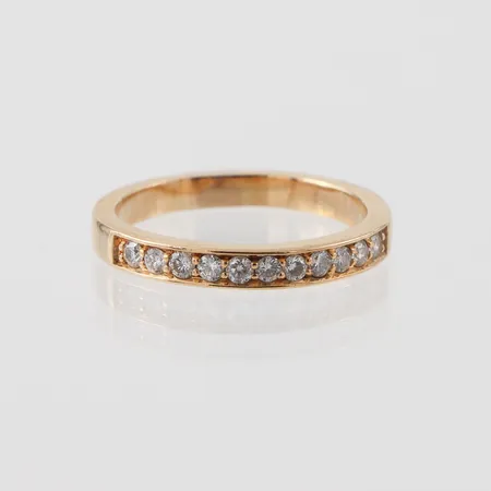 Ring  med diamanter ca 11x0,02ct, stl ca 18mm, bredd 3,1mm, 18k Vikt: 4,4 g