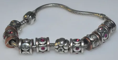 Pandora armb med 9 berl  , Längd 18,5 cm , silver  Vikt: 51,7 g