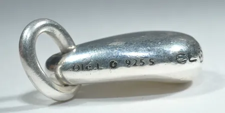 Hänge med snöre Ole Längd mini droppe gr Längd 3 cm , Breed 1,5 cm , silver /1000 Vikt: 21,7 g