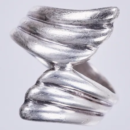 Ring, stl: ca 17½, bredd: ca 5-24mm, 925/1000 silver  Vikt: 4,1 g