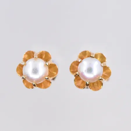Ett par örhängen med pärlor, Ø8 mm, 18K.  Vikt: 2,3 g