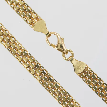 Collier, längd ca 49,5cm, bredd 5,2mm, bucklig, ojämnheter, 14K Vikt: 15,2 g