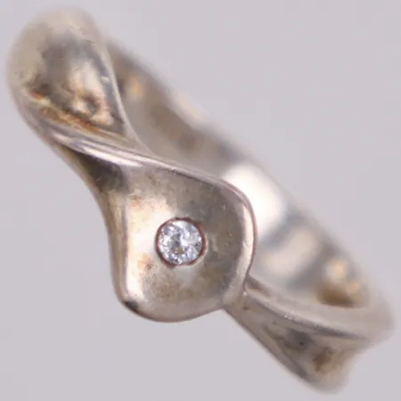 Ring, vit sten, stl 17, bredd: 2,9-7,2mm, Guldfynd, 925/1000 silver Vikt: 3,2 g