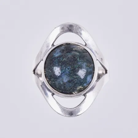 Ring med sten, stl: ca 16, bredd: ca 3-20mm, 830/1000 silver  Vikt: 3 g