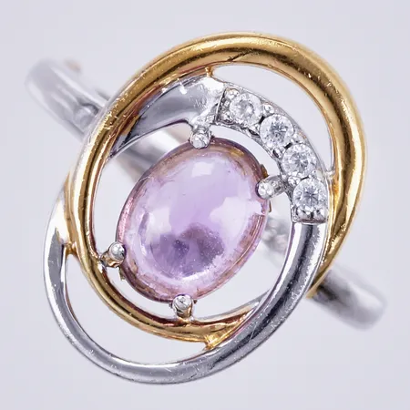 Ring med lila och vita stenar, stl ca 16, bredd ca 2-17mm, CHANTI, silver 925/1000  Vikt: 3,4 g